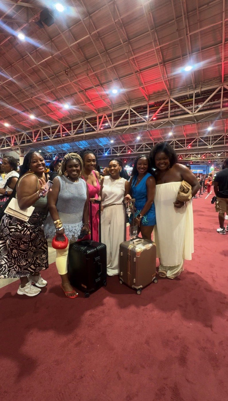 The group arriving together with their luggage